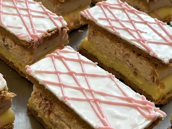 Tompouce vd maand (aardbei bavaroise)