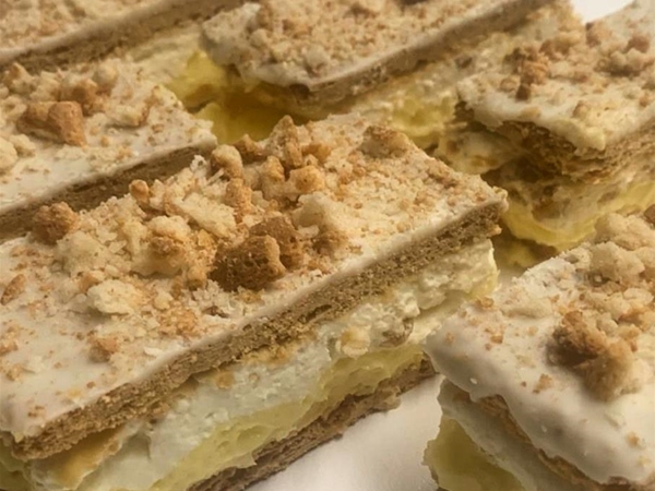 Tompouce vd maand (bitterkoek)